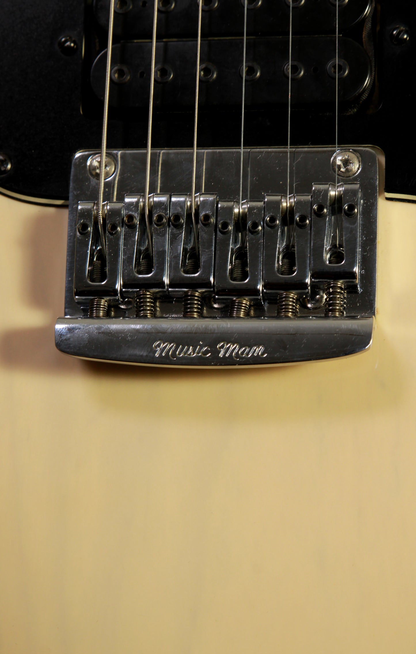 Ernie Ball Music Man Silhouette Transparent White / Blonde / Maple