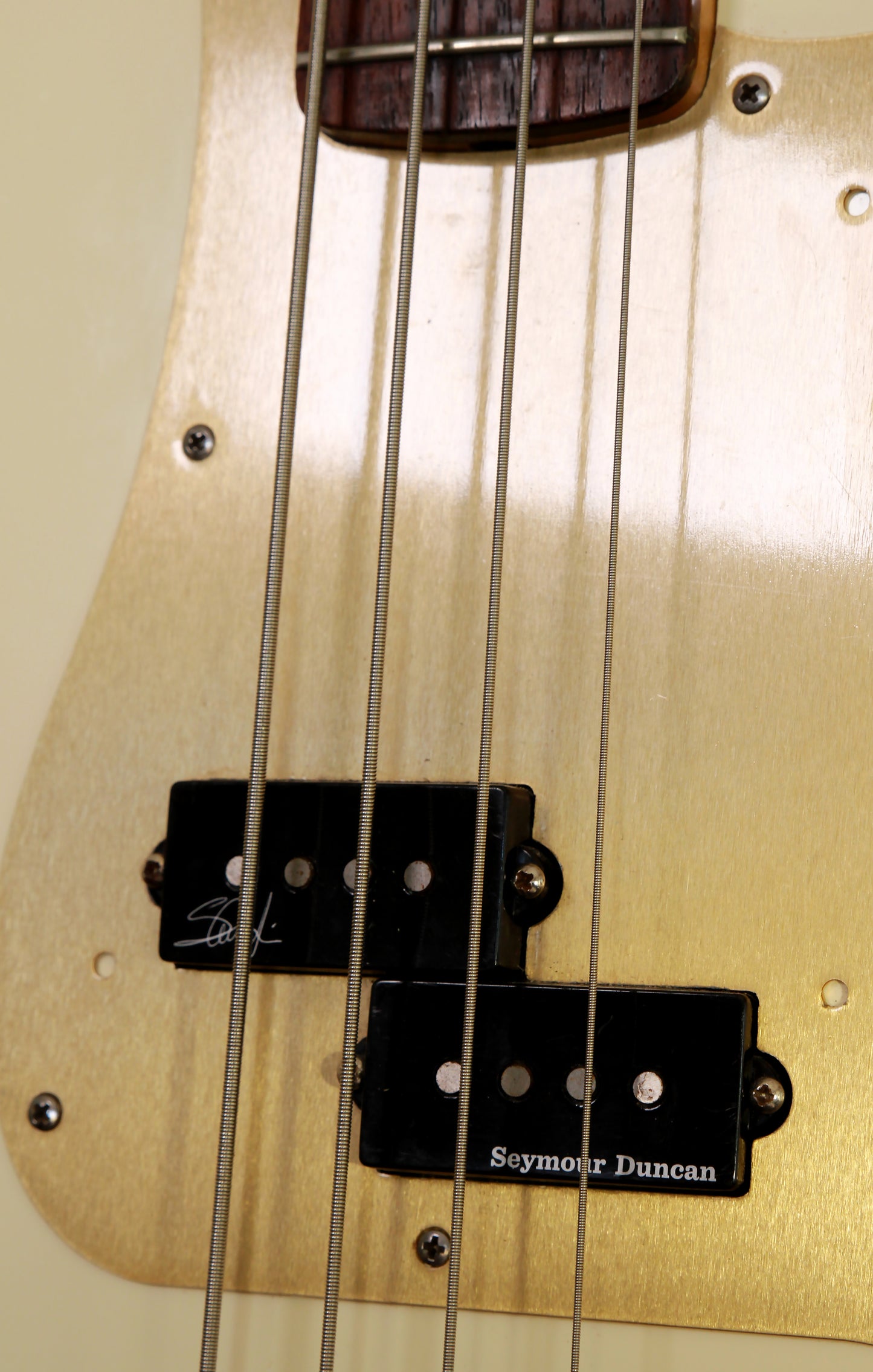 Fender USA Precision Bass Olympic White Gold Guard 1998