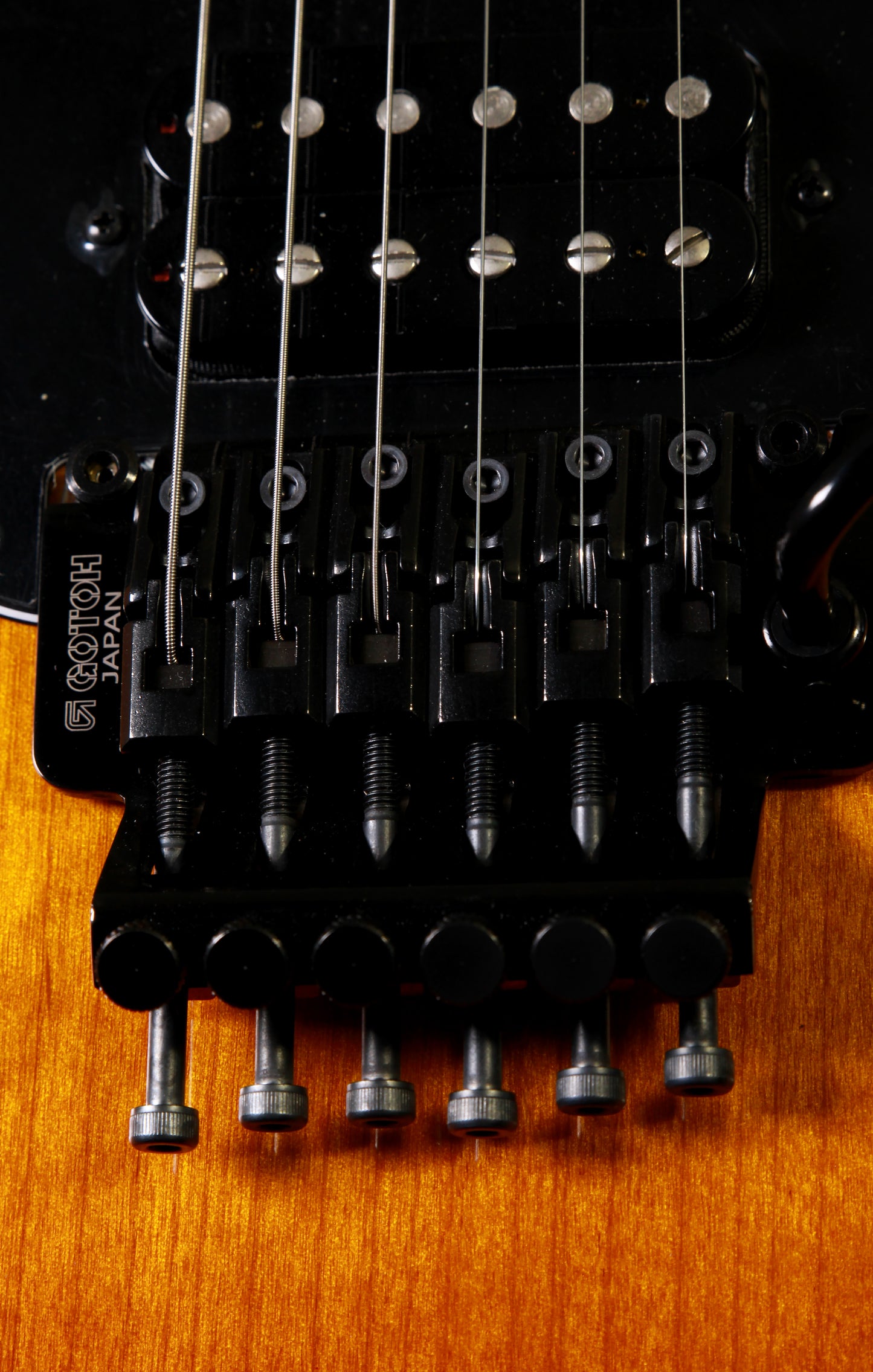 Suhr Guitars J Select Series Classic CLC S FRT 3 Tone Sunburst (Hot Rod Strat, Reverse Headstock)