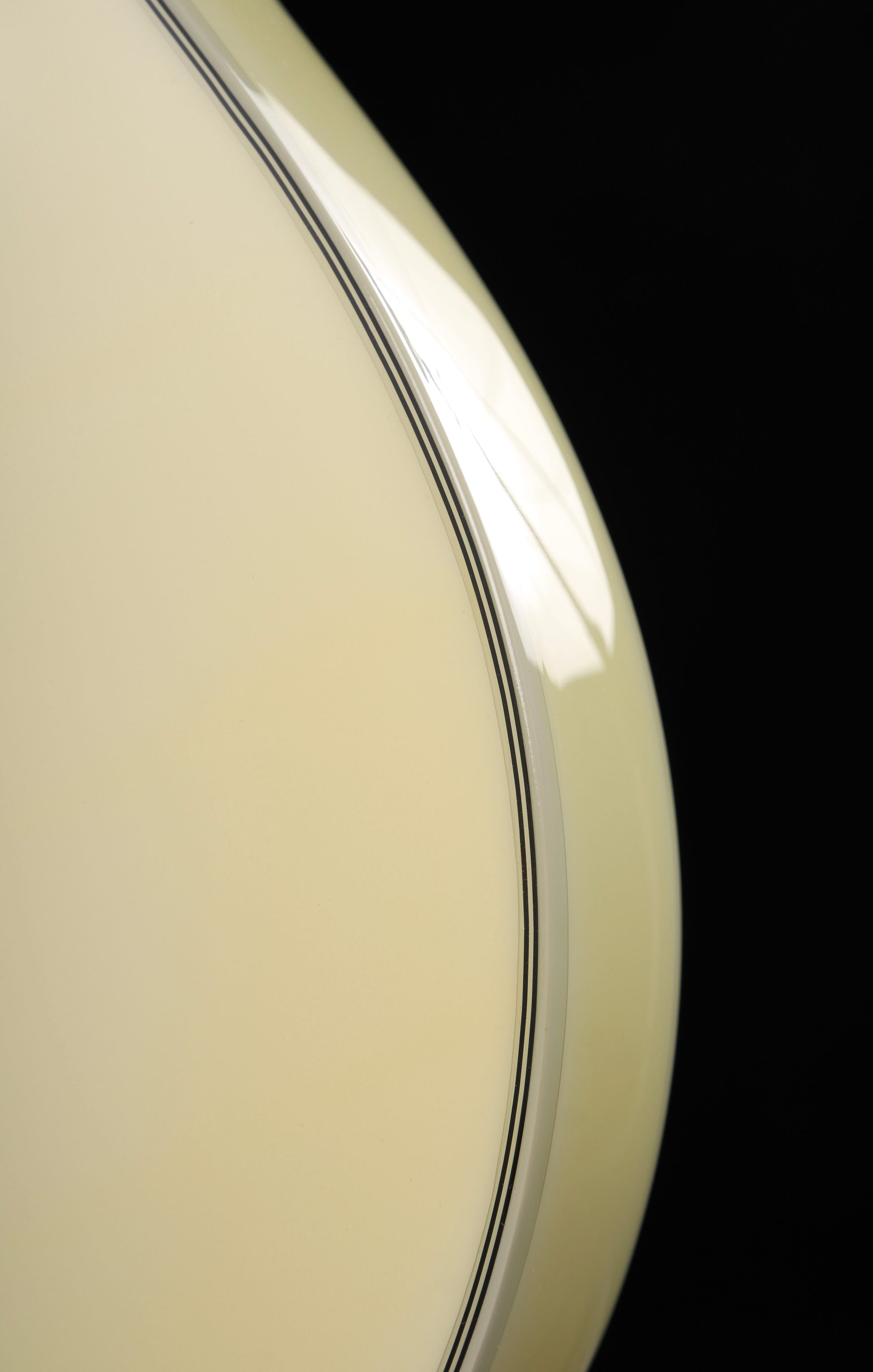 Edwards by ESP E-LP-130CD WH Les Paul Custom Antique White 2009 Seymour Duncan Pickups Close-up of a beige or light brown object with a reflective surface on a black background