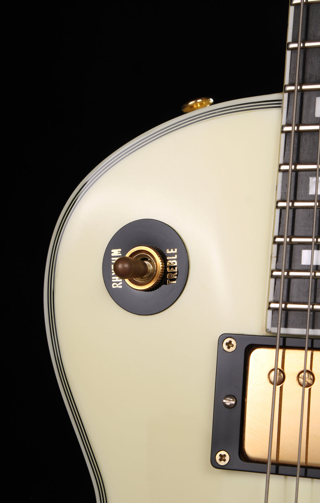 Edwards by ESP E-LP-130CD WH Les Paul Custom Antique White 2009 Seymour Duncan Pickups Close-up of a guitar with a white pickguard and black control knob on a black background