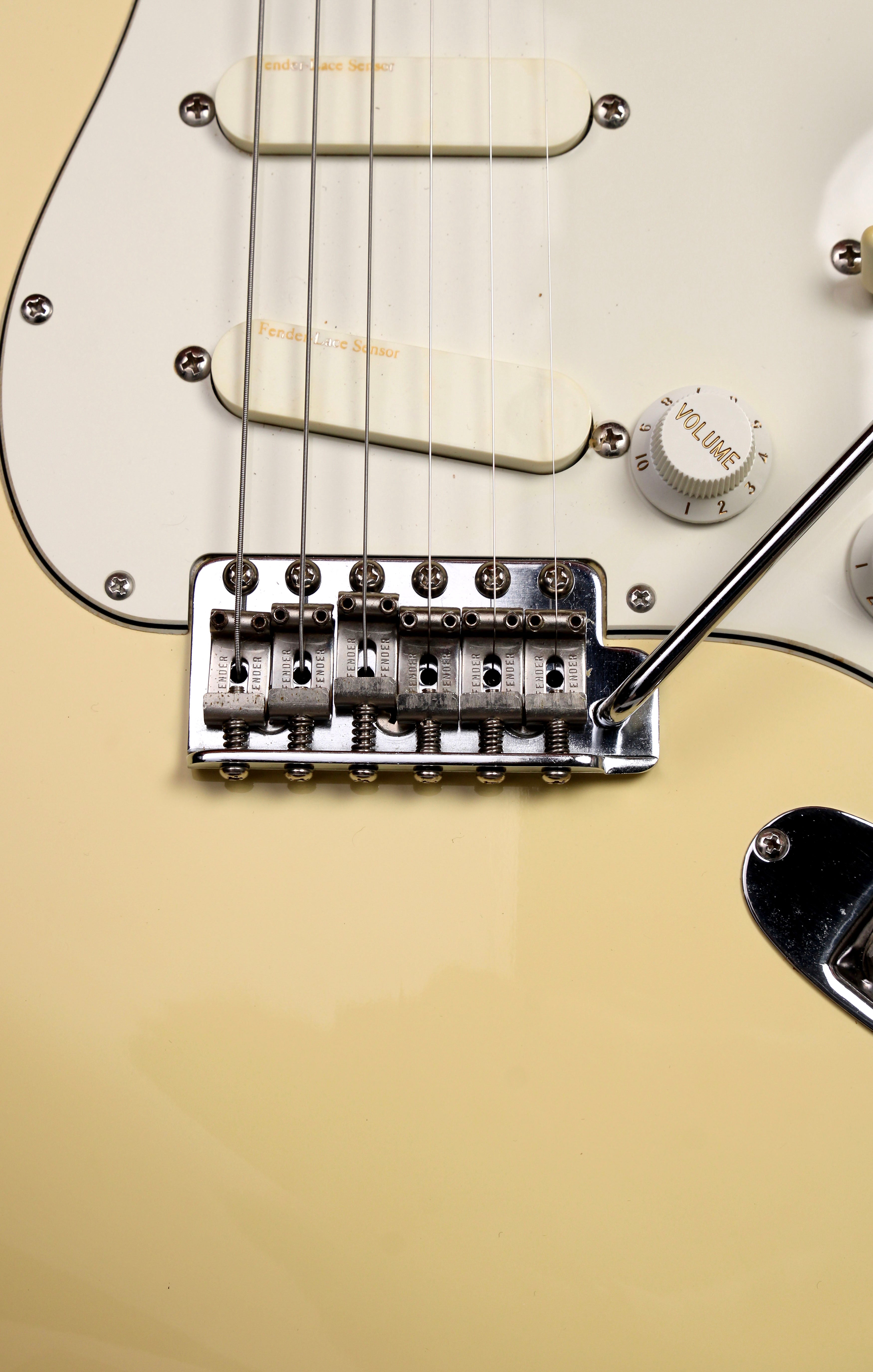 Fender Japan ST-62 LS Stratocaster Vintage White 1988-1989 Lace
