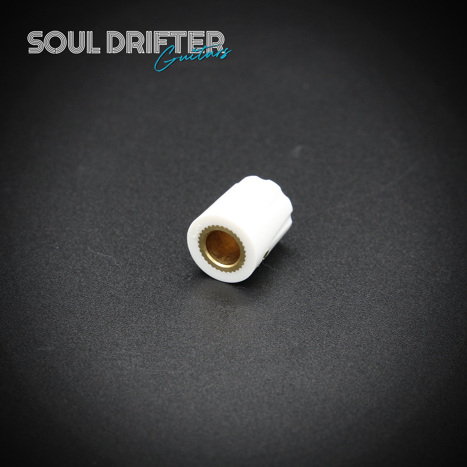 Tesi Mini Pedal Knob with Scalloped Edge and Set Screw - White
