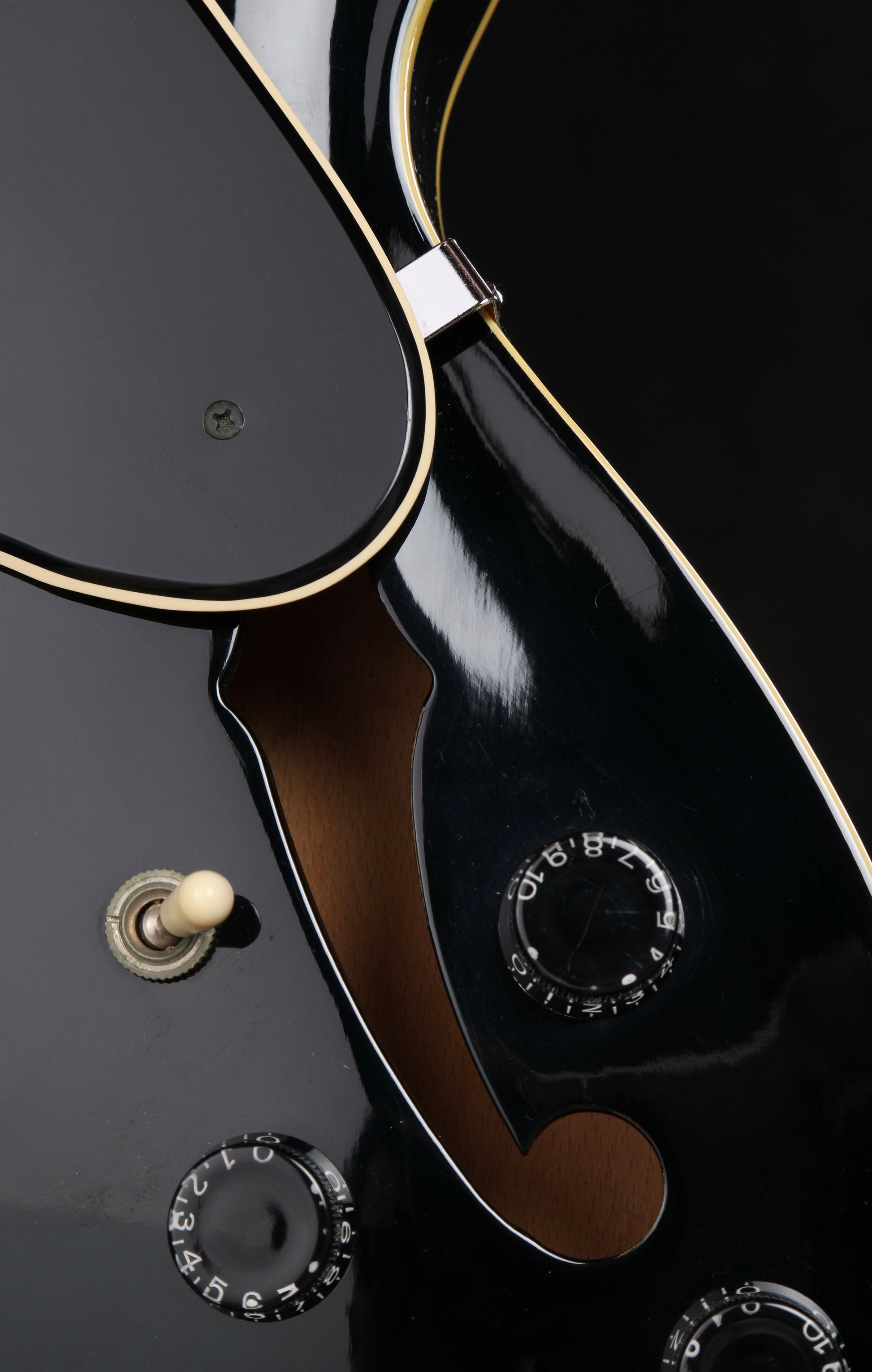 Yamaha SA-900 Super Axe (ES-335 Style) Black